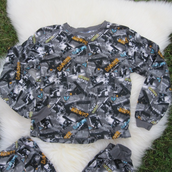 fleece pajama set, snowboard design size 10/12 M - Picture 4 of 5